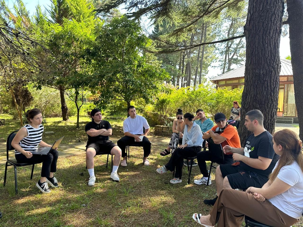 Frontnews image description