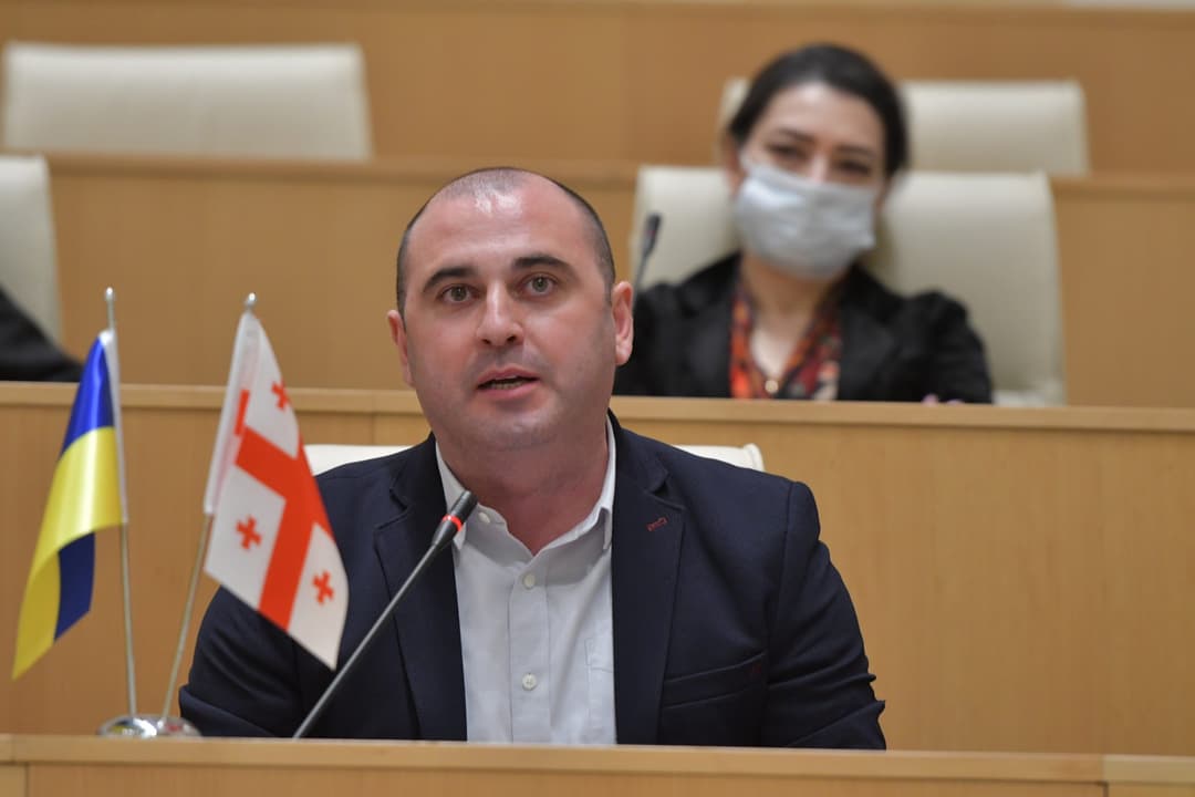 ლევან ხაბეიშვილი – იმისთვის ხართ დაქირავებული, რომ დაეხმაროთ გაჭირვებულ ადამიანებს