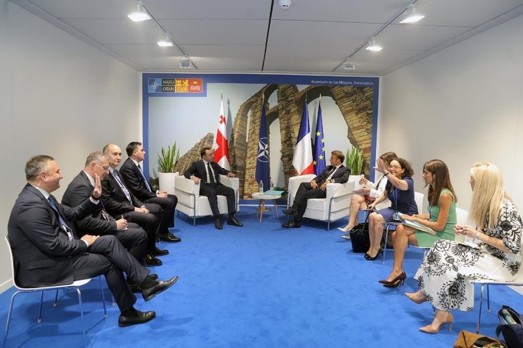 Frontnews image description