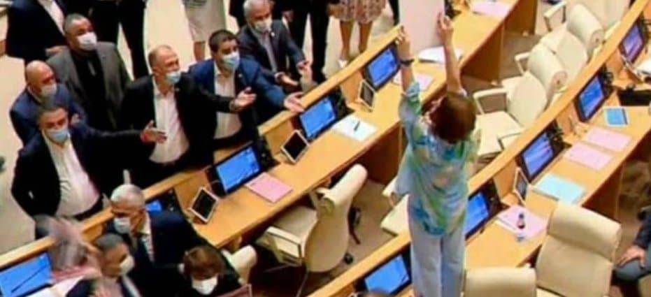 მიხეილ სააკაშვილი – სორბონის უნივერსიტეტის მეცნიერებათა დოქტორის და ვესტმინსტერის მაგისტრის წინაშე დგას ივანიშვილის უწიგნური, ბაბუინების ბრბო