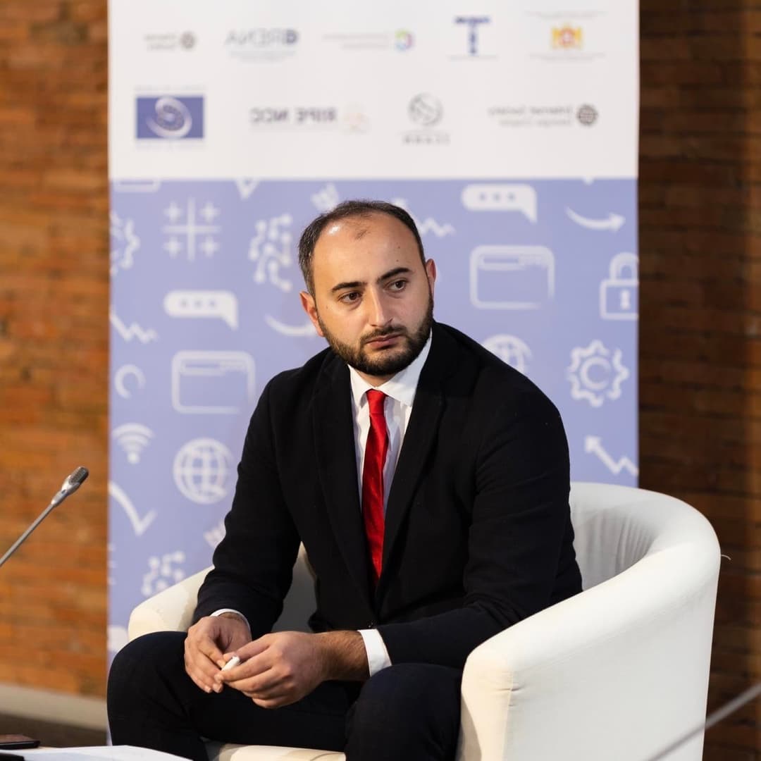 ედუარდ მარიკაშვილი – მოსამართლემ ცარიელი ფურცლისა და პლაკატის აქციაზე ჭერა ხულიგნობად გამოაცხადა და 500 ლარით დაგვაჯარიმა