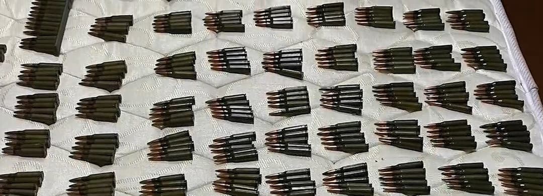 შსს-მ უკანონო ცეცხლსასროლი იარაღი და საბრძოლო მასალა ამოიღო, დაკავებულია 3 პირი