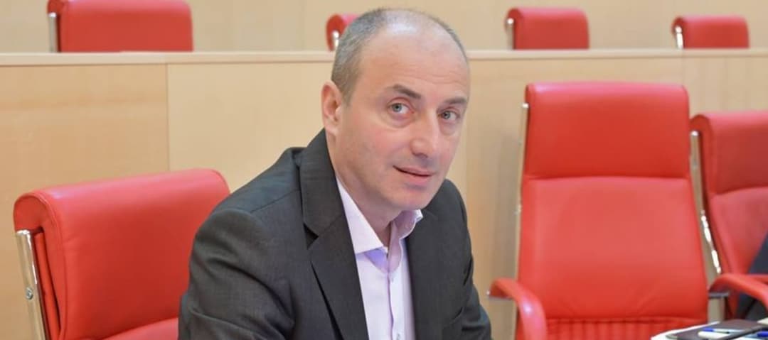 გურამ მაჭარაშვილი “ქართულ ოცნებას“ ტოვებს და პარტიიდან წასულ სამ დეპუტატს უერთდება
