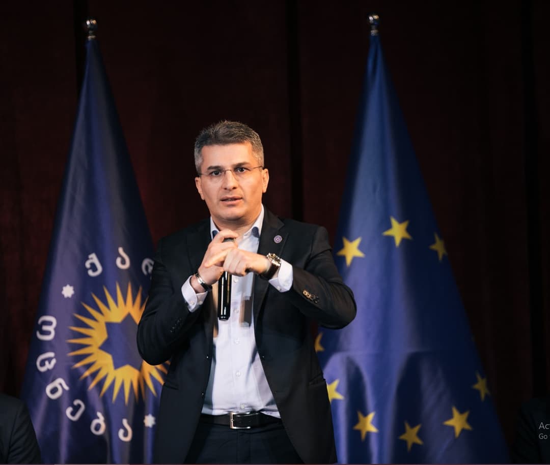 მამუკა მდინარაძე – არავის აინტერესებს არც ერთი ადამიანის არც ვიზუალი და არც სექსუალური ორიენტაცია, სახელმწიფოს აინტერესებს ის, რომ ამ ადამიანს ბრალად ედება პოლიციელების ცოცხლად დაწვის მცდელობა