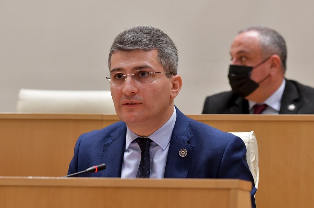 მამუკა მდინარაძე – კიდევ არსებობს ხალხი, რომელსაც ენა უტრიალდება და „ქართულ ოცნებას“ პრორუსულს უწოდებს