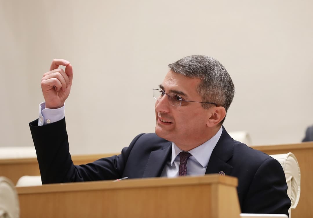 მამუკა მდინარაძე – მაცხოვრის გამოსახულებით იყიდეს კუბო სპეციალურად, ადგნენ და  დაწვეს, იმიტომ, რომ ხაზი გაუსვან ანტიეკლესიურ, ანტიქრისტიანულ დამოკიდებულებას