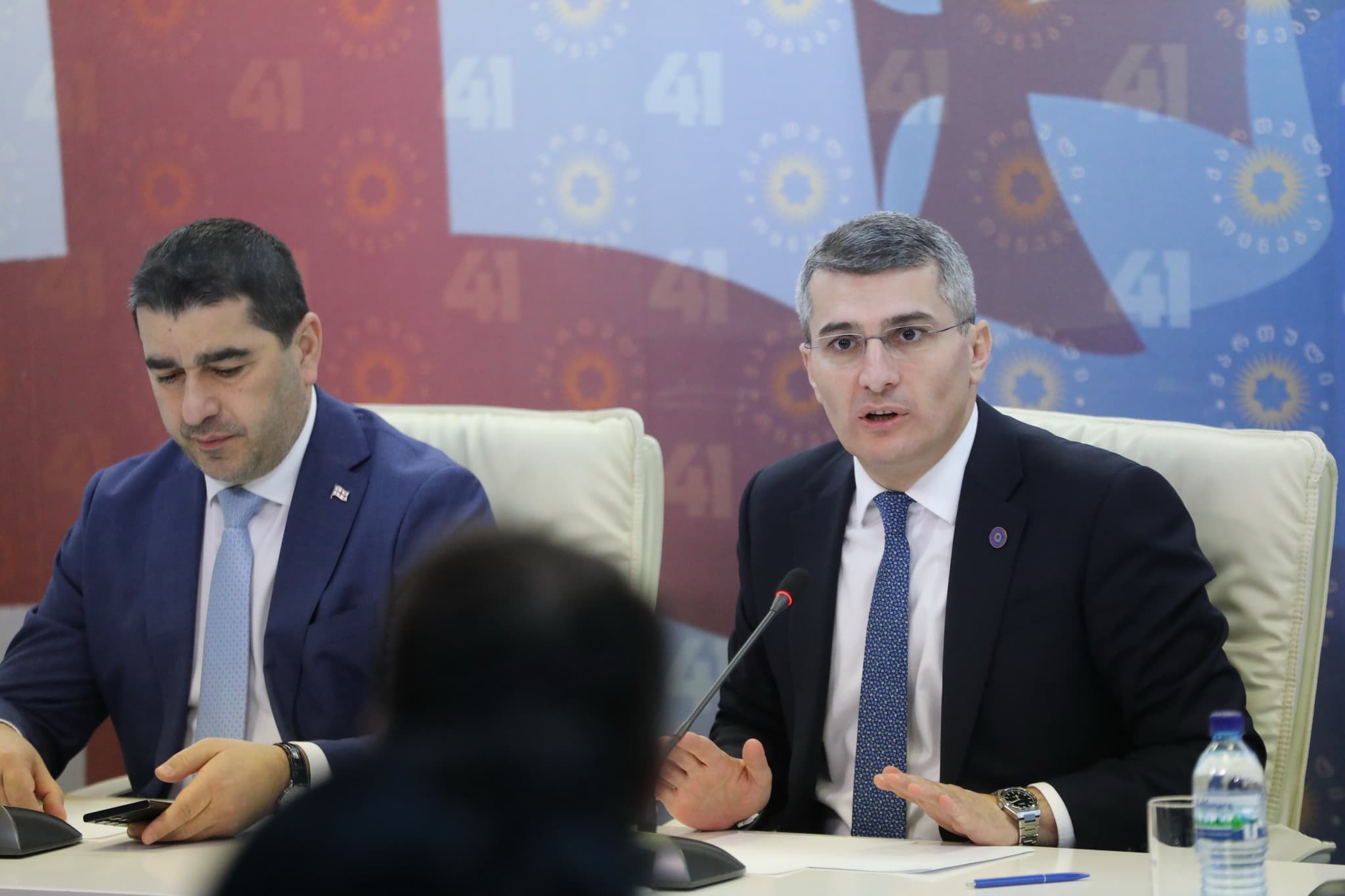 Frontnews image description