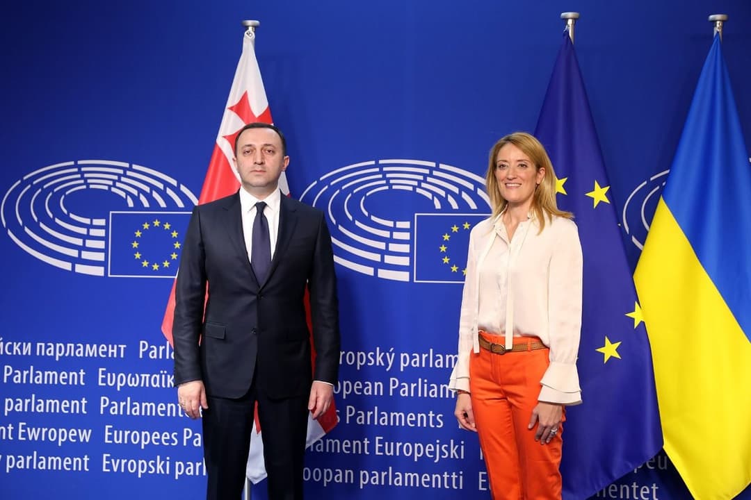 ირაკლი ღარიბაშვილი ბრიუსელში ევროპარლამენტის პრეზიდენტს რობერტა მეცოლას შეხვდა
