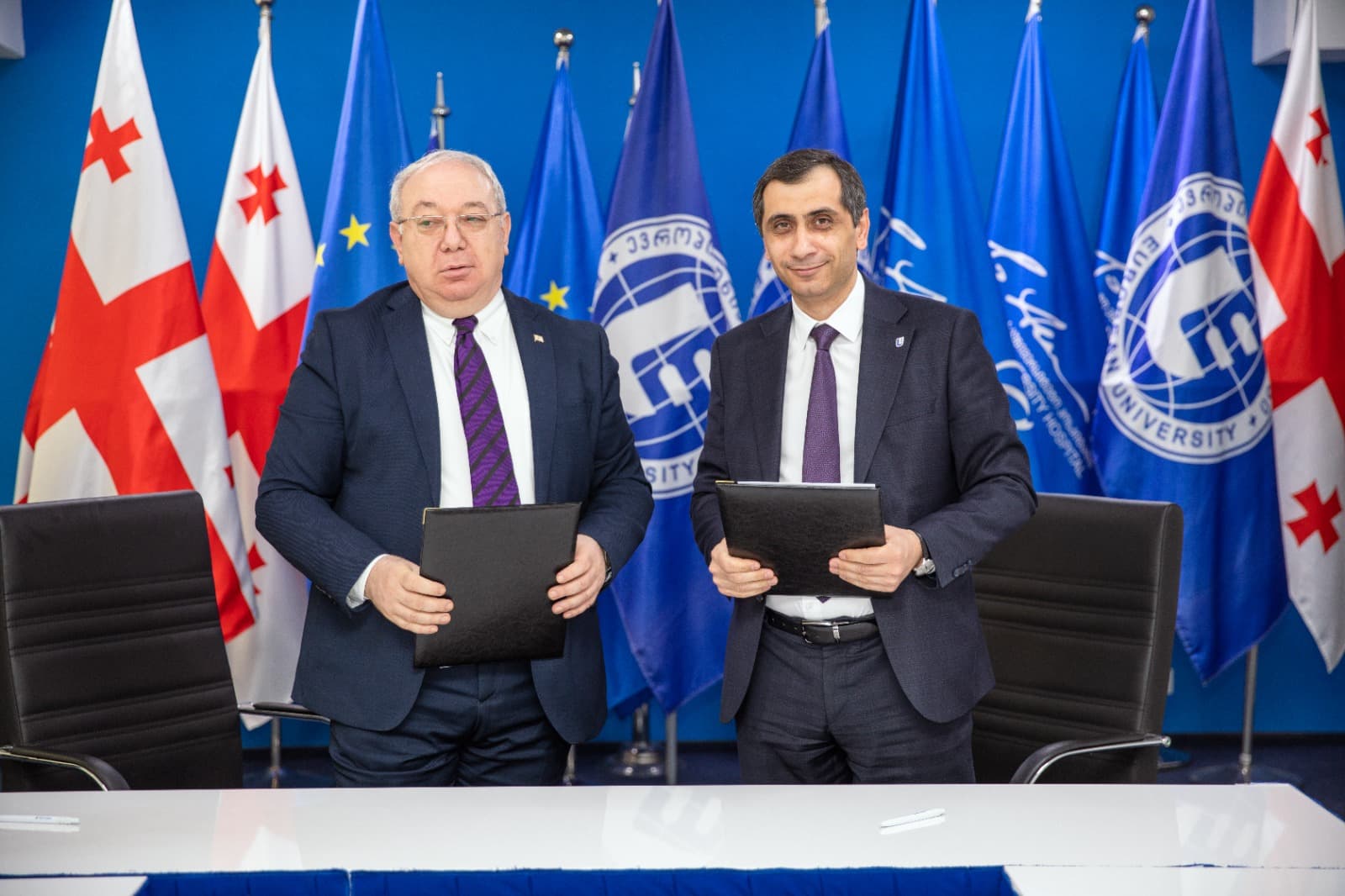 Frontnews image description