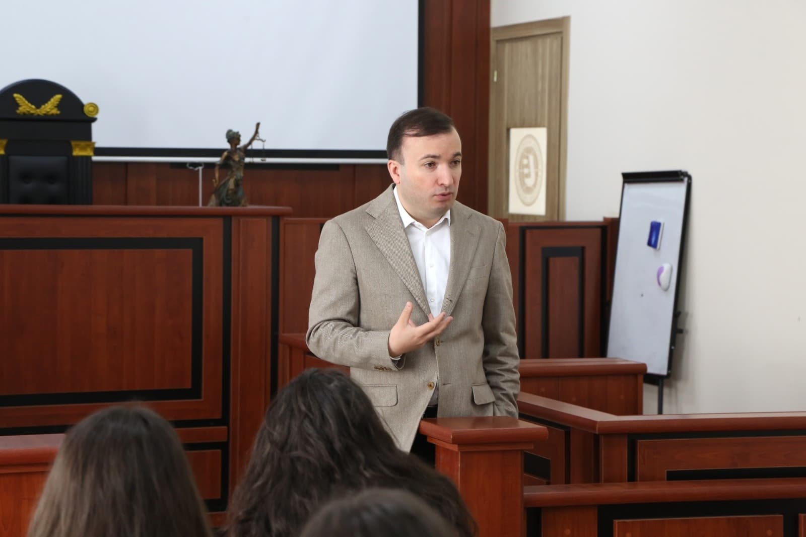 Frontnews image description