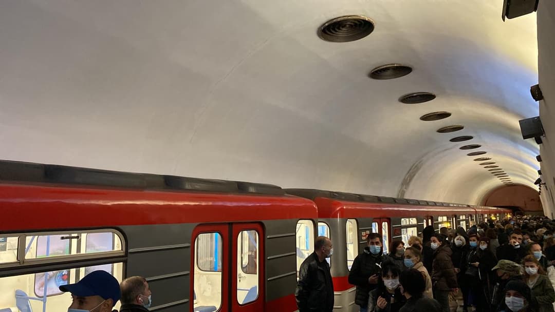 თბილისის მეტრო შეფერხებით მუშაობს