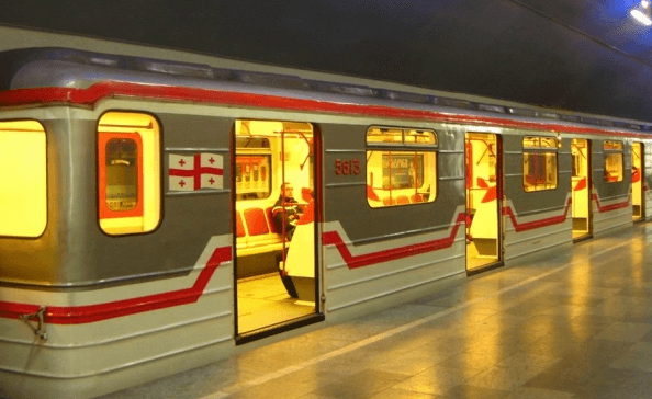 თბილისის მეტროს საბურთალოს ხაზი მგზავრებს დროებით ვერ მოემსახურება