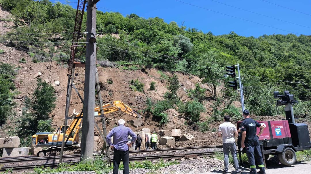 მაშველებმა ხარაგაულში მეწყერში მოყოლილი მამაკაცის ცხედარი იპოვეს