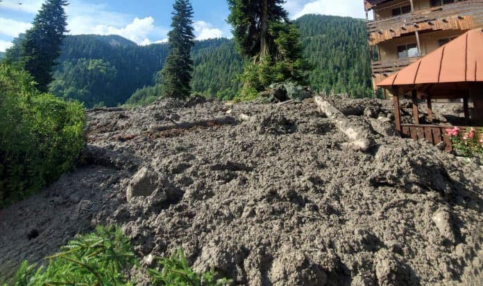 შსს – სტიქიის ზონაში მყოფი 70-მდე მოქალაქე უსაფრთხო ტერიტორიაზეა გადაყვანილი