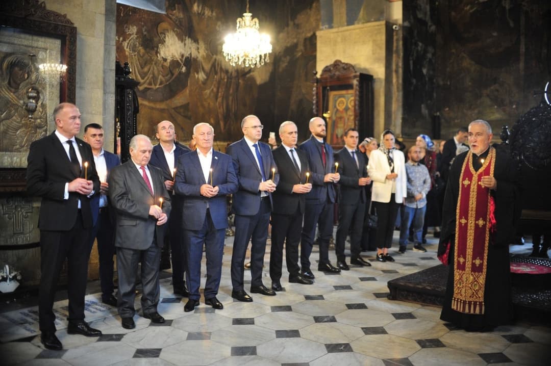 ლევან მგალობლიშვილი პრემიერთან ერთად სიონის საკათედრო ტაძარში  საზეიმო წირვა-ლოცვას დაესწრო