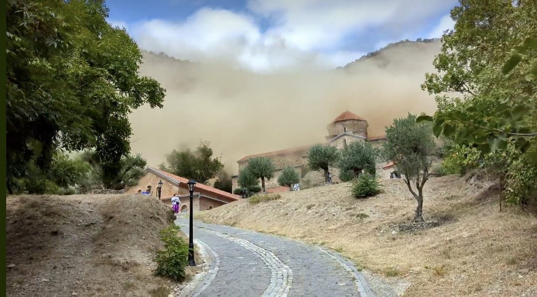 შიომღვიმის მონასტერთან მთა ჩამოიშალა