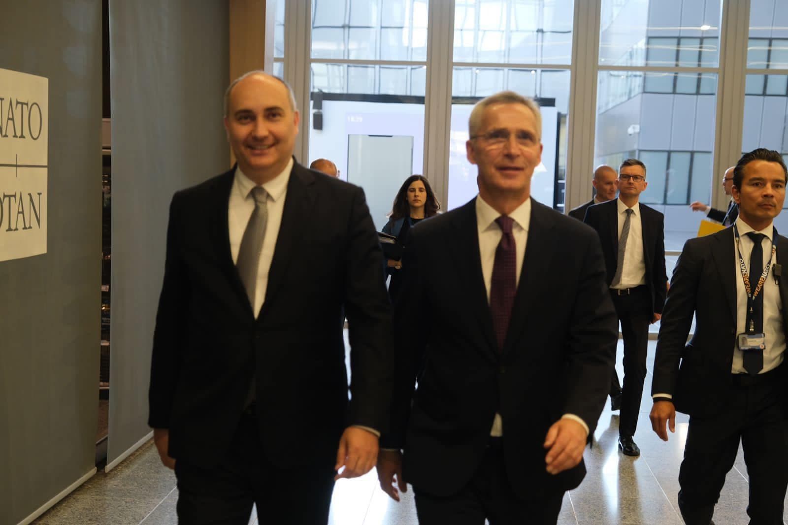 Frontnews image description