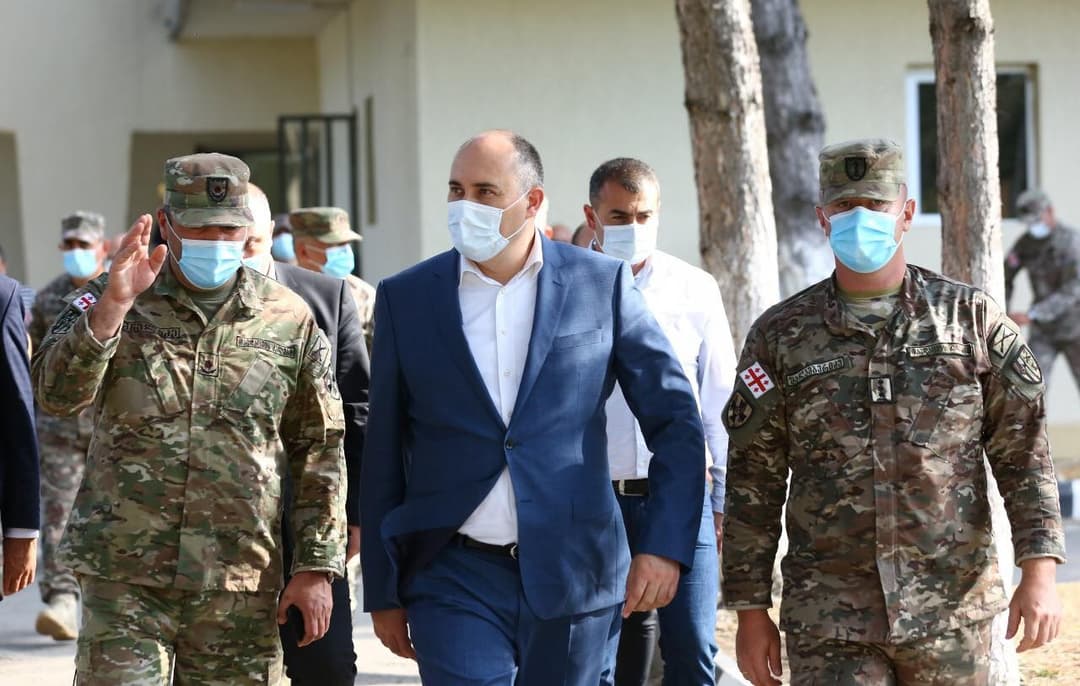 ჯუანშერ ბურჭულაძე პირველ ქვეით ბრიგადაში ინფრასტრუქტურულ პროექტებს გაეცნო