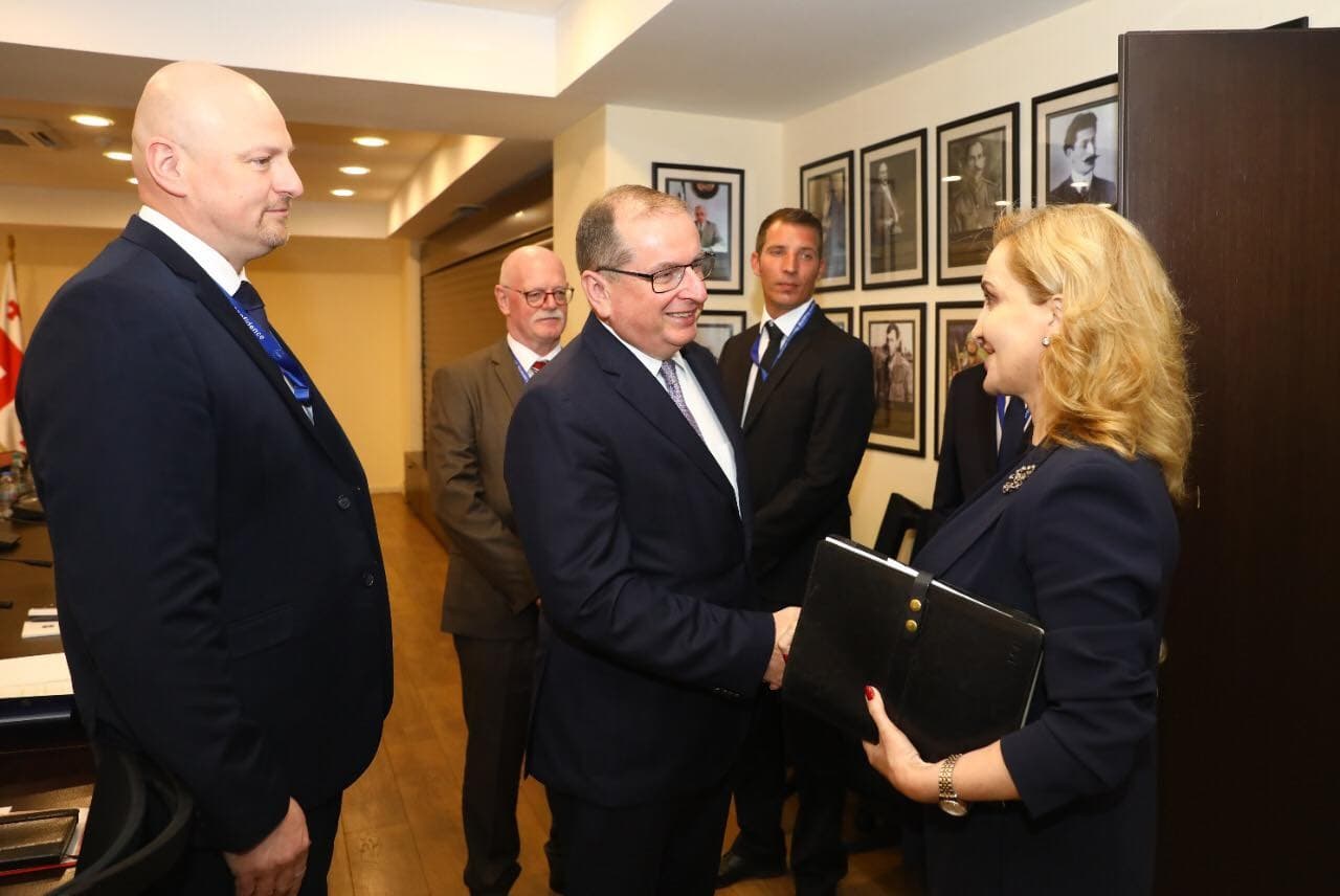 Frontnews image description