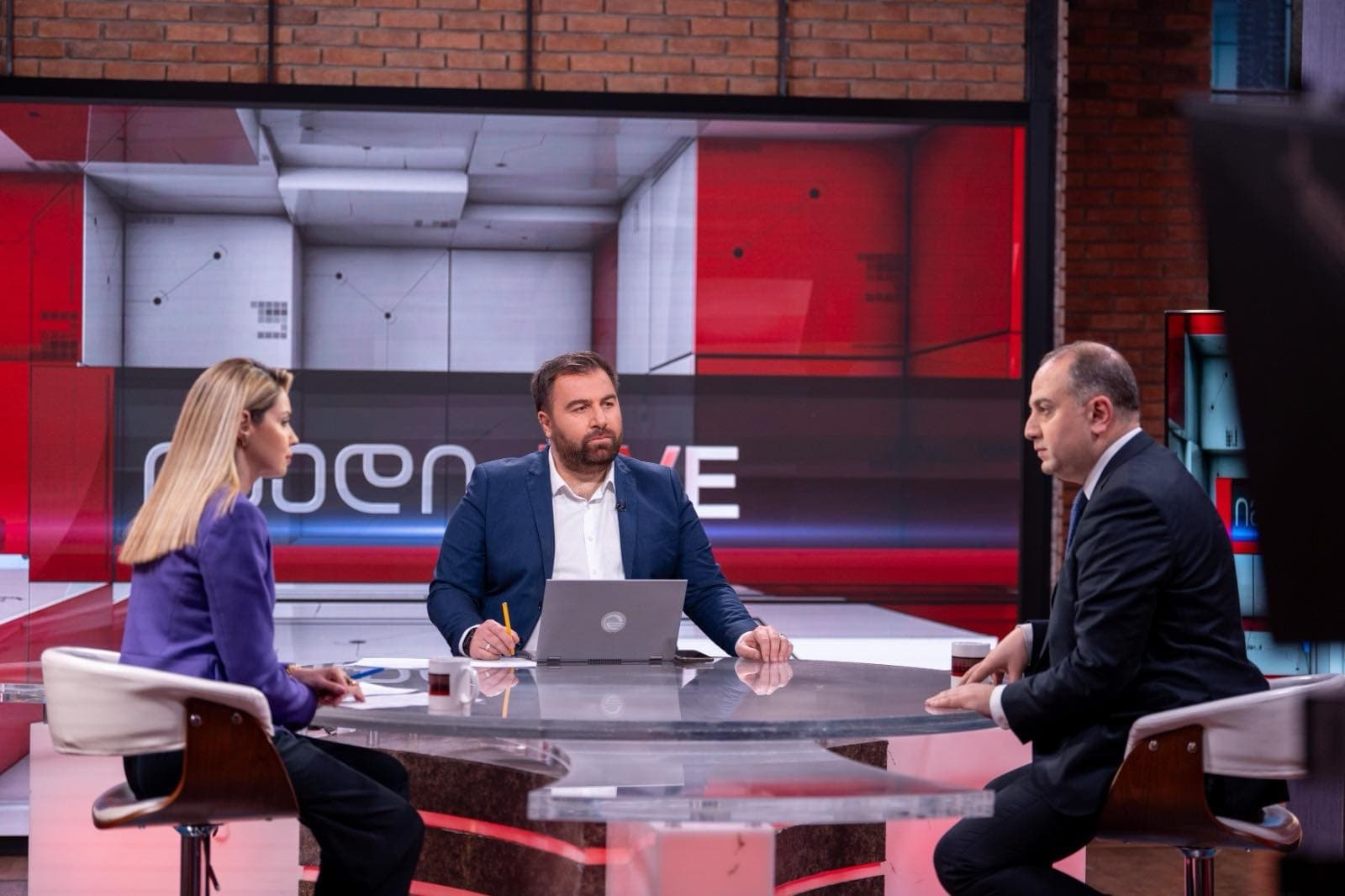 Frontnews image description