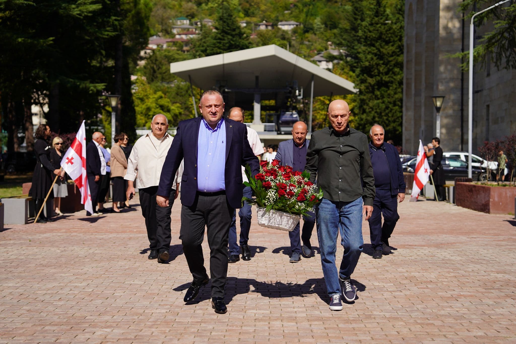 Frontnews image description