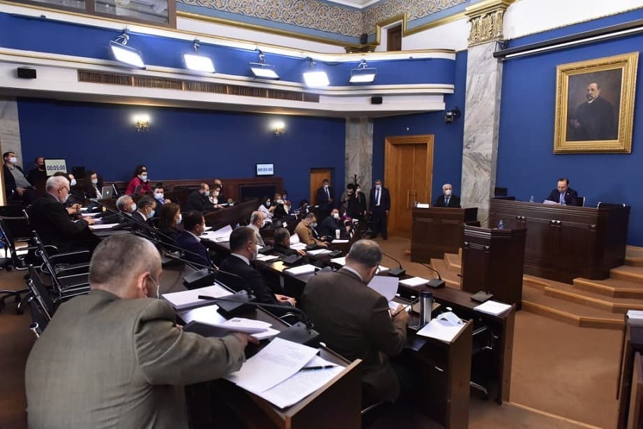 პარლამენტში უზენაესი სასამართლოს მოსამართლეობის ოთხ კანდიდატთან გასაუბრების პროცესი დაიწყო