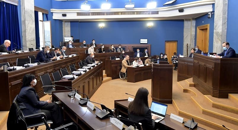 პარლამენტში უზენაესი სასამართლოს მოსამართლეობის კანდიდატებთან გასაუბრების პროცესი გრძელდება