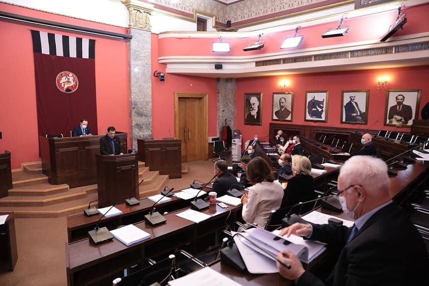 პარლამენტში ცესკოს თავმჯდომარისა და წევრობის ვაკანტურ თანამდებობზე ასარჩევად წარდგენილი კანდიდატურების მოსმენა დაიწყო