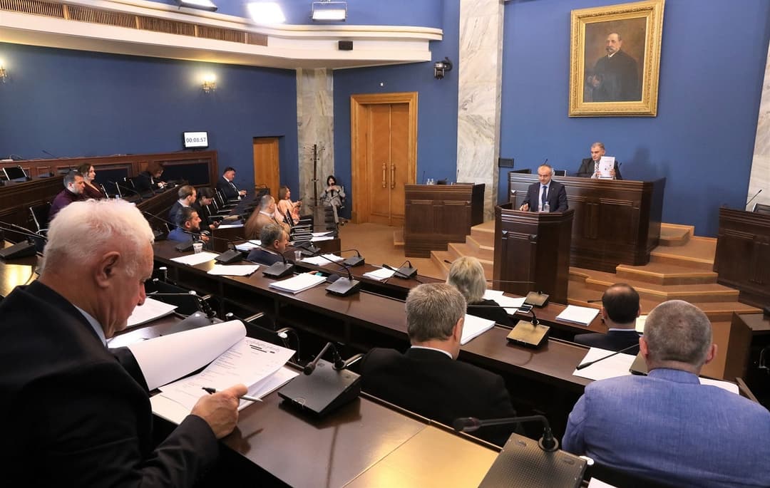 პარლამენტში სახალხო დამცველის თანამდებობაზე ასარჩევად წარდგენილ ხუთ კანდიდატს მოუსმინეს