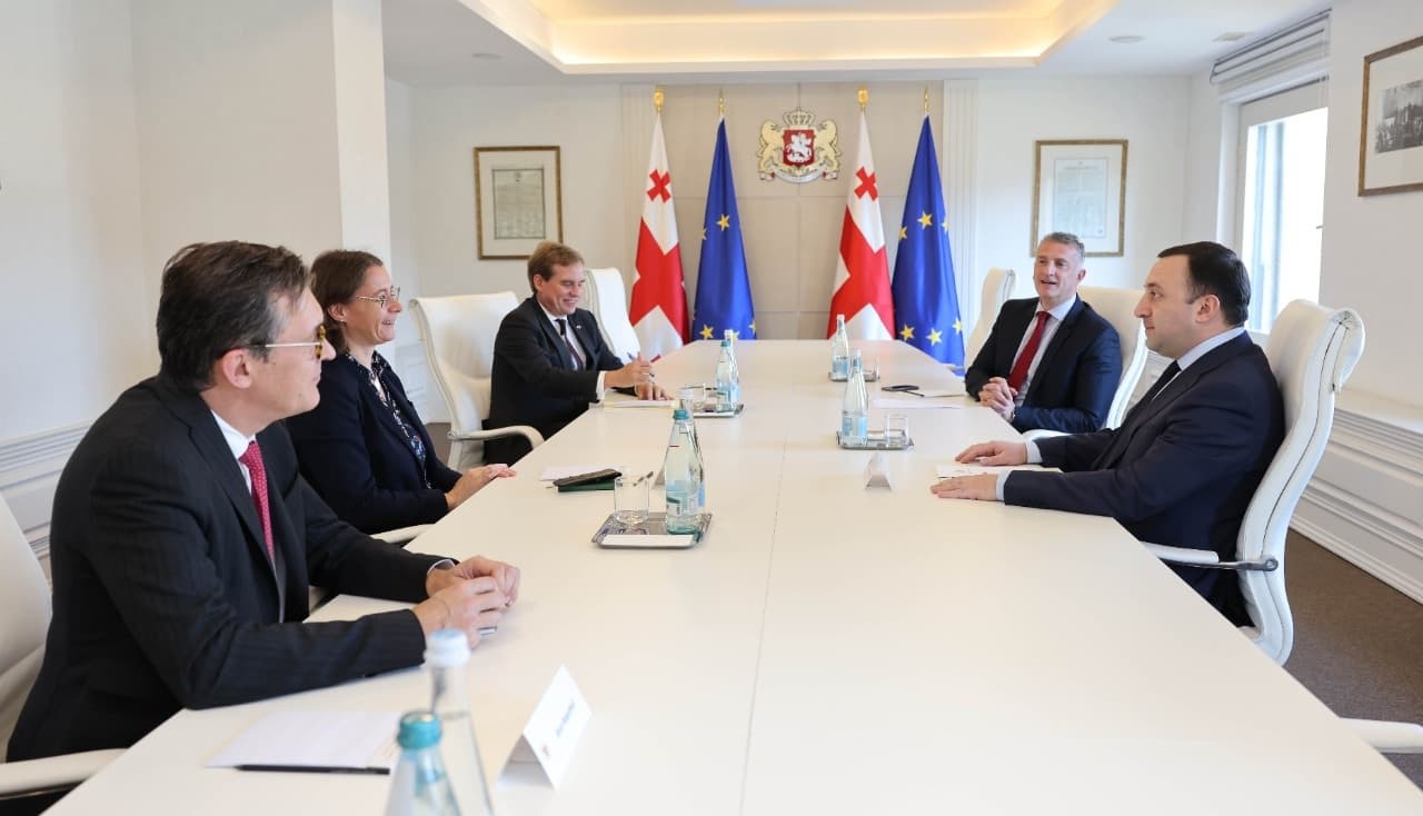 Frontnews image description