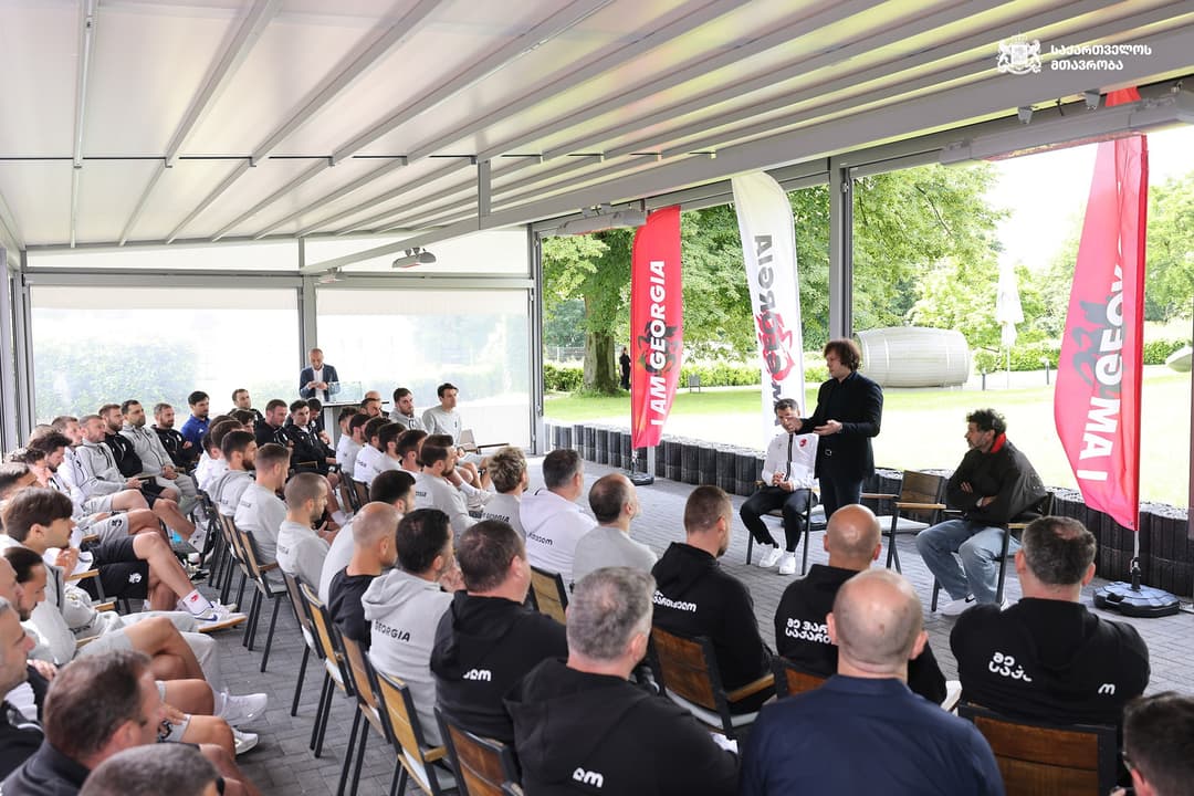 ირაკლი კობახიძე კახა კალაძესთან ერთად ნაკრების ფეხბურთელებს შეხვდა