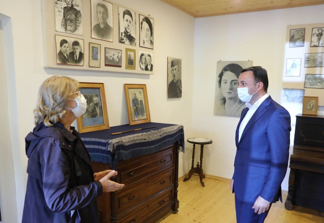 Frontnews image description