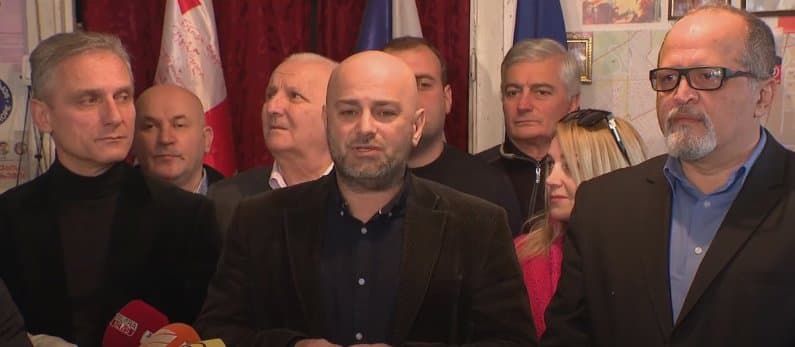 თბილისის რაიონული ორგანიზაციების ყოფილი თავმჯდომარეები ლევან ხაბეიშვილს გადადგომისკენ მოუწოდებენ