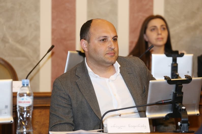 ირაკლი ნადირაძე – ამ კომპანიამ 2 მლნ 700 ათასიანი კონტრაქტი მიიღო, რომ საპროტესტო წარწერები წაშალოს