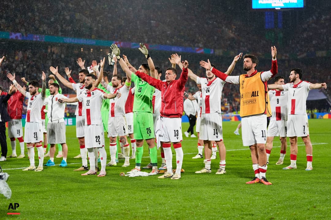 აშშ-ის საელჩო – მადლობას ვუხდით ეროვნულ ნაკრებს, რა ამაღელვებელი თამაში და ისტორიული გზაა