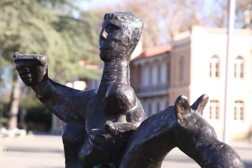 ზუგდიდის დადიანების სასახლეთა ისტორიულ-არქიტექტურული მუზეუმის ეზოდან ბრინჯაოს ქანდაკება მოიპარეს