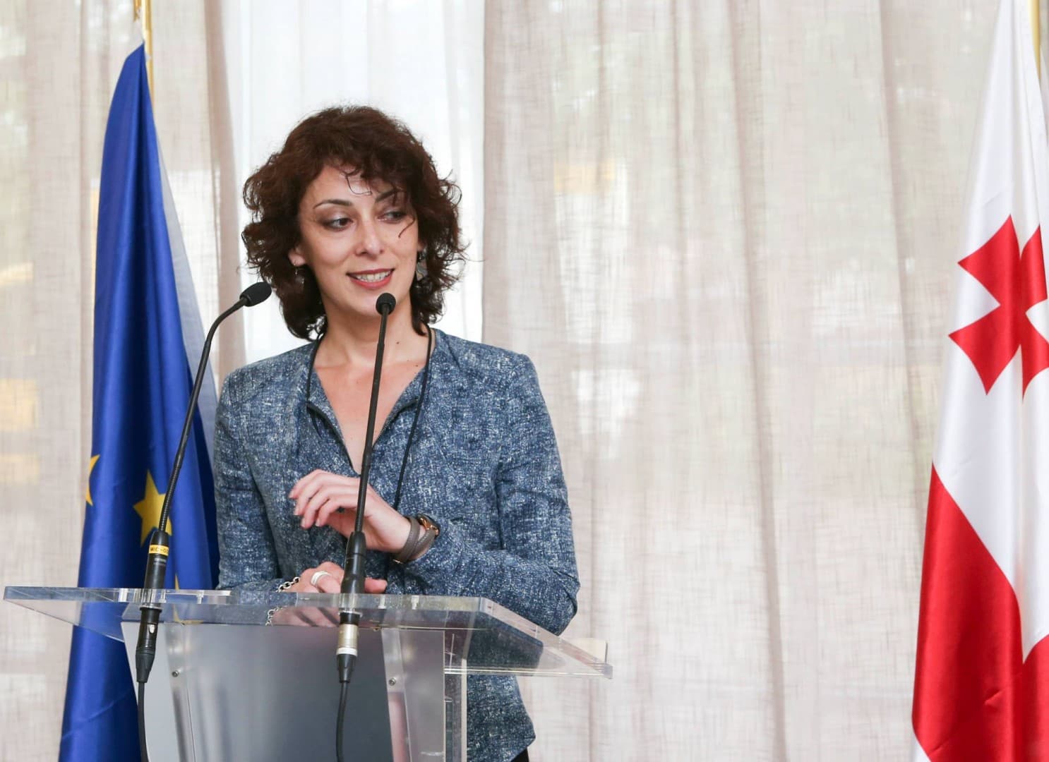 Frontnews image description