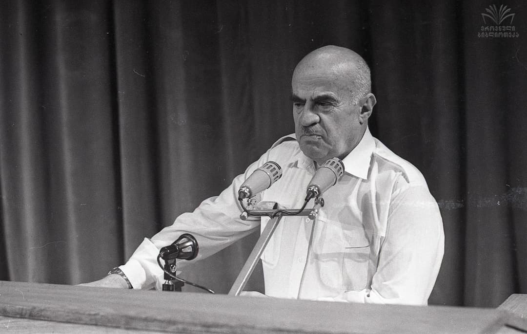 ნოდარ ნათაძე გარდაიცვალა