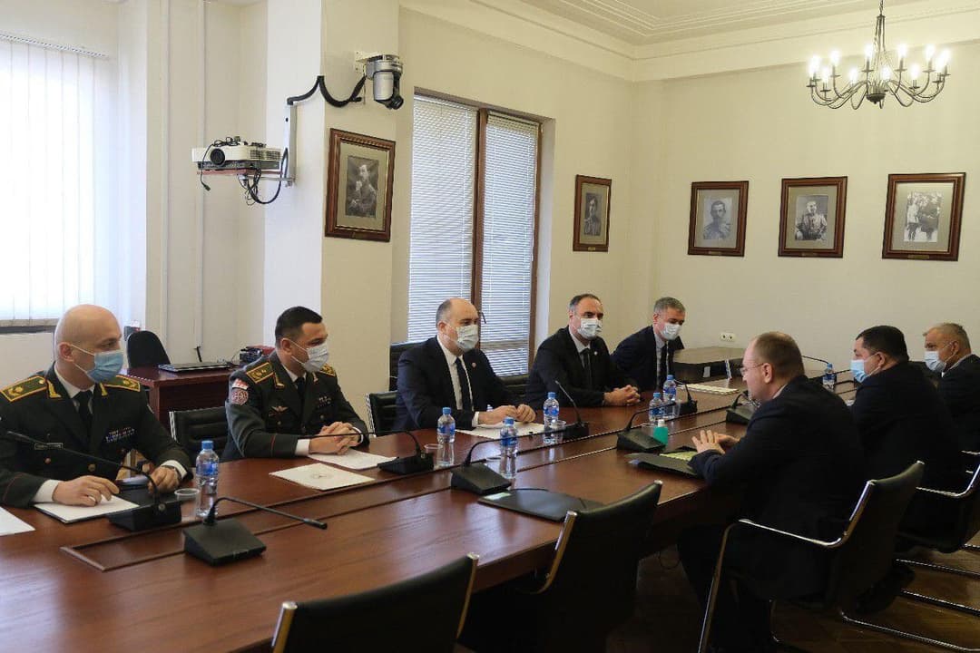 საქართველოს თავდაცვის მინისტრი პარლამენტის ნდობის ჯგუფის სხდომას დაესწრო