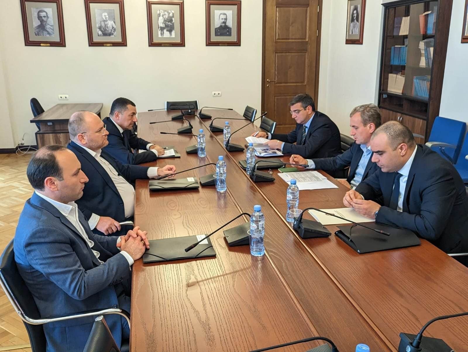 Frontnews image description