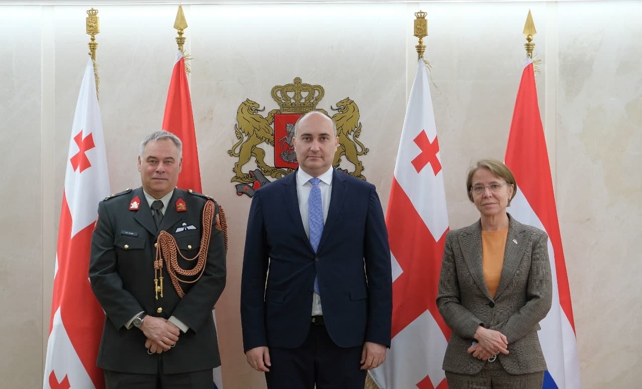 Frontnews image description