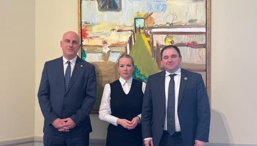 Frontnews image description