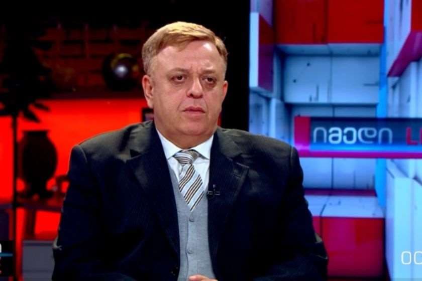 ლევან ნიკოლეიშვილი – შეთხზა ახალი ამბავი თითქოს, ისეთ პატივს სცემს საავადმყოფოს პერსონალი, რომ ტორტი მიუძღვნეს, სინამდვილეში კექსი თვითონ შეიძინა