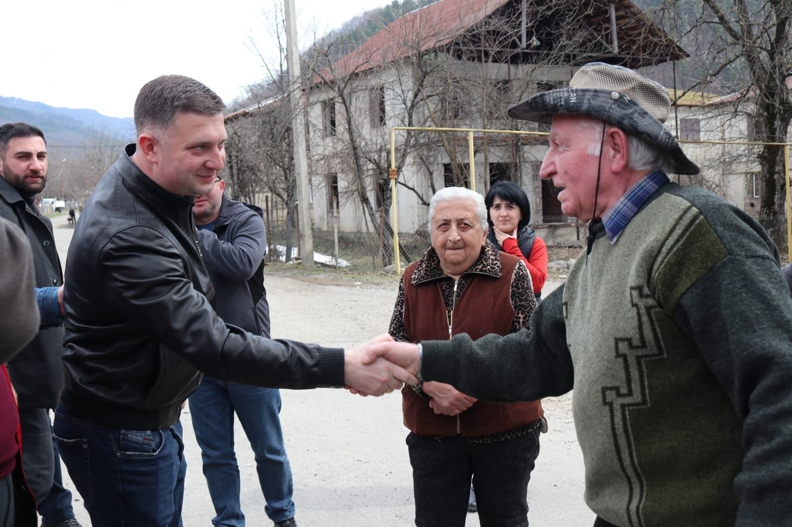 Frontnews image description