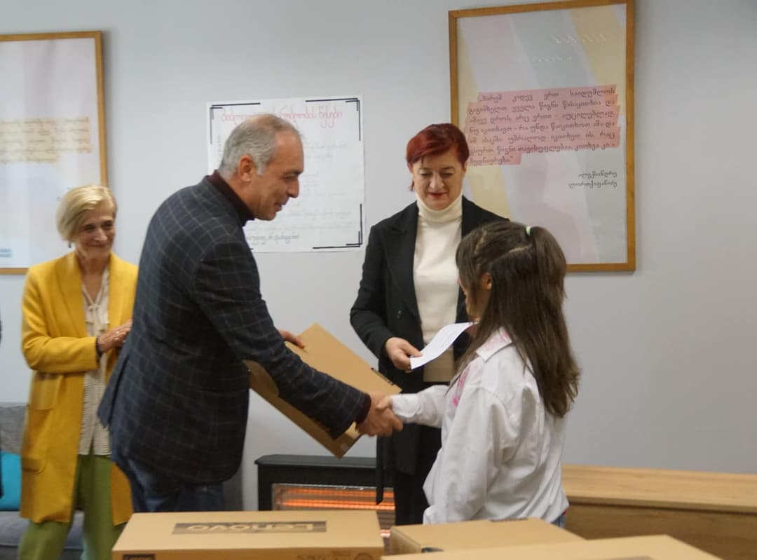 განათლებისა და მეცნიერების სამინისტროს პროგრამის “ჩემი პირველი კომპიუტერის” ფარგლებში, ონის მუნიციპალიტეტში 11 მოსწავლე დაჯილდოვდა