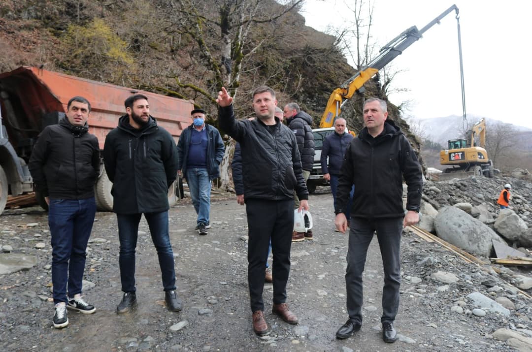 სოფელ ლაგვანთაში სტიქიის შედეგად დაზიანებული ხიდის სამშენებლო სამუშაოები აქტიურ რეჟიმში მიმდინარეობს