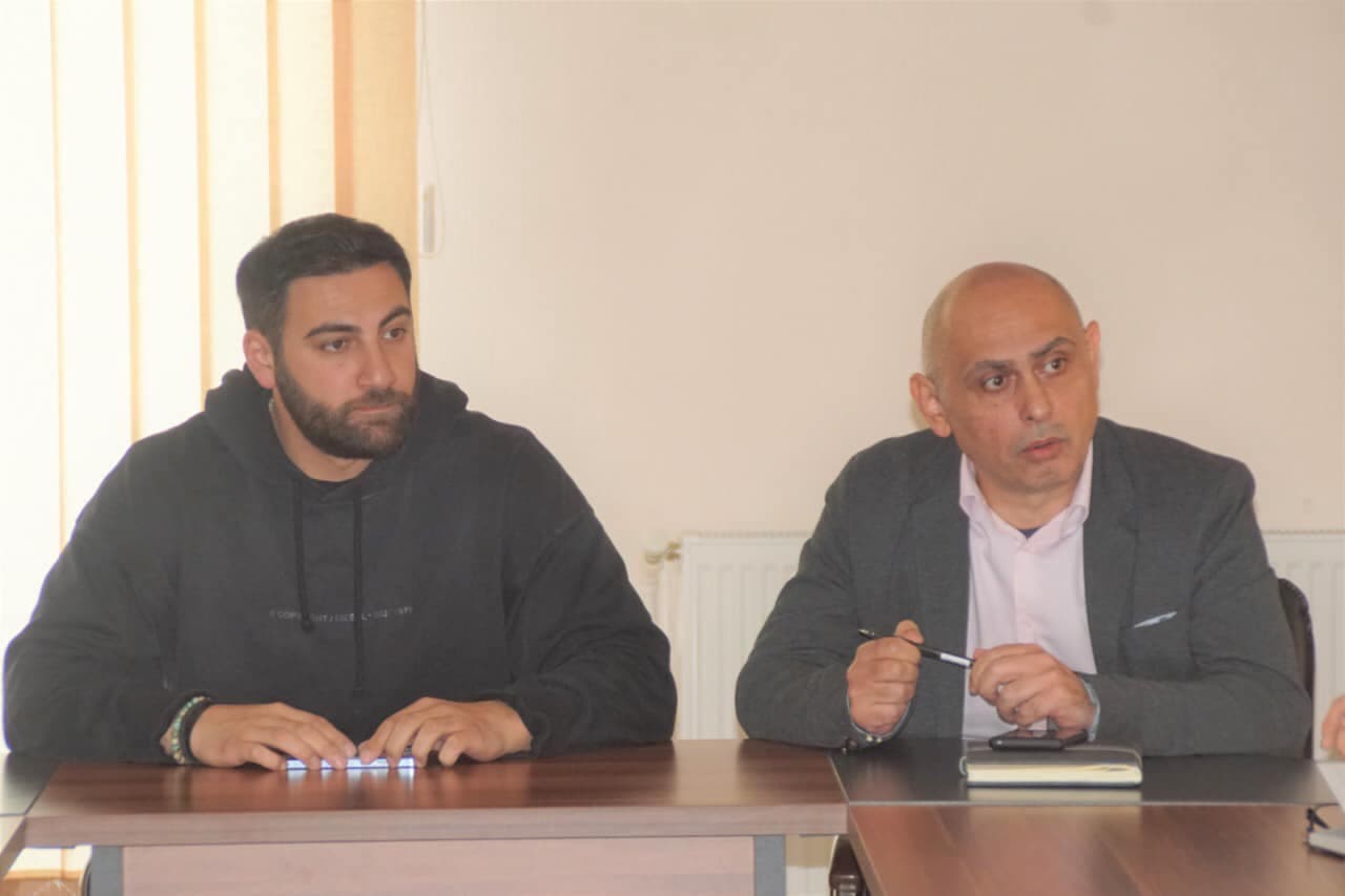 Frontnews image description