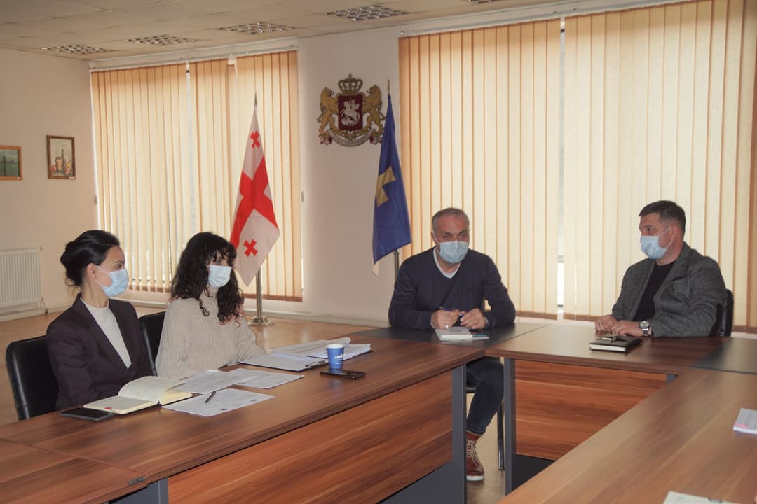 ონის მუნიციპალიტეტის მერმა სახალხო დამცველის აპარატის წარმომადგენლებთან სამუშაო შეხვედრა გამართა