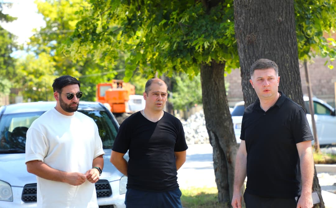 ონში საზოგადოებრივი დანიშნულების სივრცეების კეთილმოწყობის სამუშაოები მიმდინარეობს