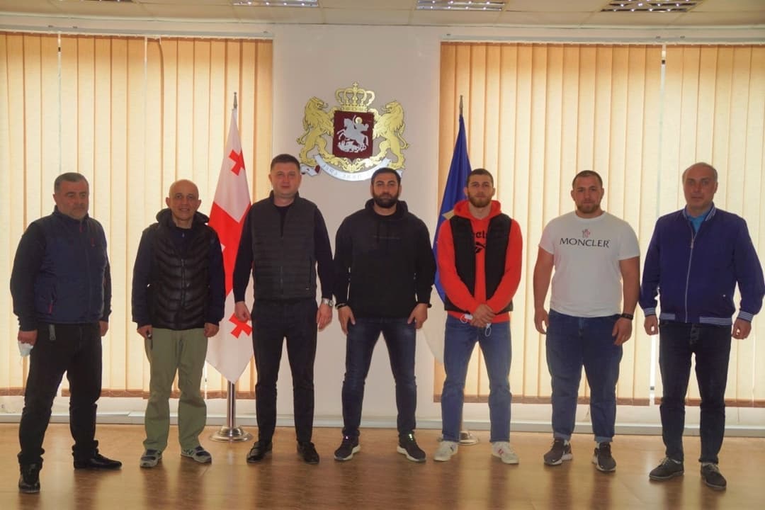 სერგი ხიდეშელი ონის მუნიციპალიტეტის წამატებულ სპორტსმენებს შეხვდა